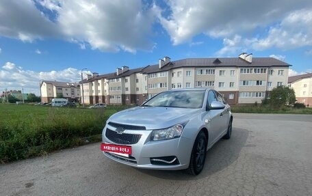 Chevrolet Cruze II, 2010 год, 490 000 рублей, 4 фотография