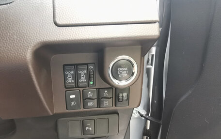 Toyota Roomy I, 2019 год, 1 430 000 рублей, 9 фотография