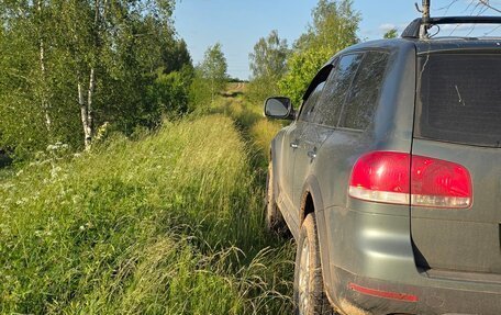 Volkswagen Touareg III, 2003 год, 1 300 000 рублей, 2 фотография