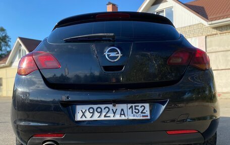 Opel Astra J, 2010 год, 900 000 рублей, 1 фотография