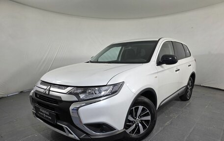 Mitsubishi Outlander III рестайлинг 3, 2020 год, 1 995 000 рублей, 1 фотография