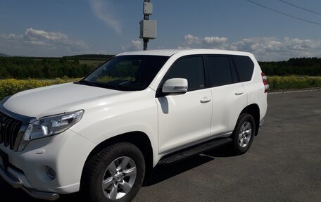 Toyota Land Cruiser Prado 150 рестайлинг 2, 2014 год, 3 050 000 рублей, 3 фотография