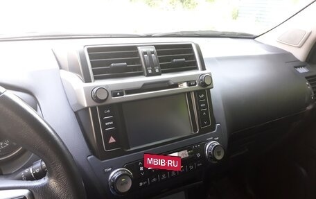 Toyota Land Cruiser Prado 150 рестайлинг 2, 2014 год, 3 050 000 рублей, 10 фотография