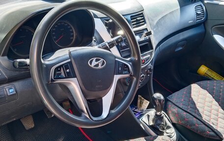 Hyundai Solaris II рестайлинг, 2013 год, 460 000 рублей, 5 фотография