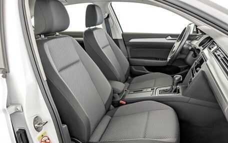 Volkswagen Passat B8 рестайлинг, 2021 год, 2 290 000 рублей, 23 фотография