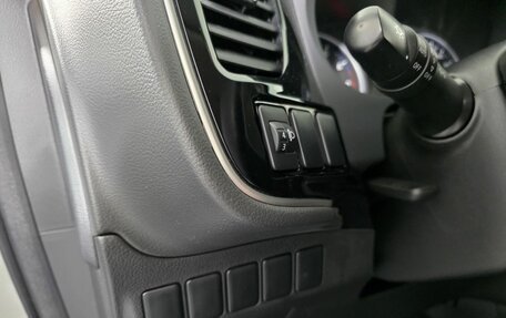 Mitsubishi Outlander III рестайлинг 3, 2020 год, 1 995 000 рублей, 9 фотография