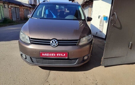 Volkswagen Touran III, 2011 год, 650 000 рублей, 1 фотография
