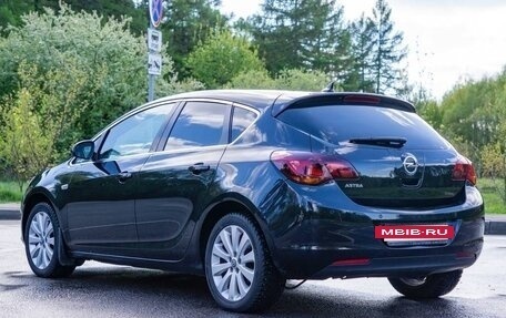 Opel Astra J, 2010 год, 600 000 рублей, 3 фотография