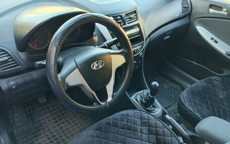 Hyundai Solaris II рестайлинг, 2011 год, 450 000 рублей, 3 фотография