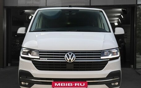 Volkswagen Caravelle T6 рестайлинг, 2021 год, 4 600 000 рублей, 2 фотография