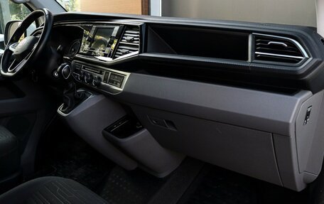 Volkswagen Caravelle T6 рестайлинг, 2021 год, 4 600 000 рублей, 9 фотография