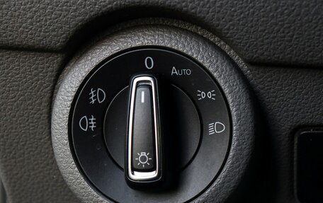 Volkswagen Caravelle T6 рестайлинг, 2021 год, 4 600 000 рублей, 18 фотография