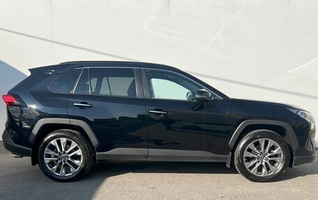 Toyota RAV4, 2021 год, 3 200 000 рублей, 4 фотография