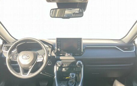 Toyota RAV4, 2021 год, 3 200 000 рублей, 15 фотография