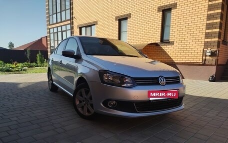 Volkswagen Polo VI (EU Market), 2012 год, 960 000 рублей, 1 фотография
