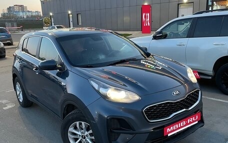KIA Sportage IV рестайлинг, 2019 год, 2 300 000 рублей, 3 фотография