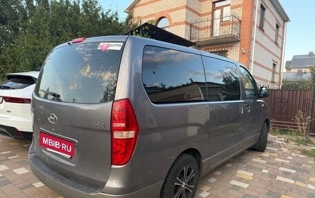 Hyundai H-1 II рестайлинг, 2011 год, 1 800 000 рублей, 4 фотография