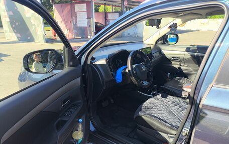 Mitsubishi Outlander III рестайлинг 3, 2017 год, 1 900 000 рублей, 6 фотография