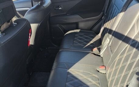 Mitsubishi Outlander III рестайлинг 3, 2017 год, 1 900 000 рублей, 3 фотография