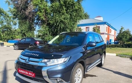 Mitsubishi Outlander III рестайлинг 3, 2017 год, 1 900 000 рублей, 8 фотография