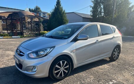 Hyundai Solaris II рестайлинг, 2011 год, 899 000 рублей, 1 фотография