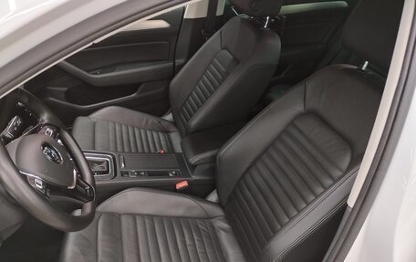 Volkswagen Passat B8 рестайлинг, 2018 год, 2 100 000 рублей, 15 фотография