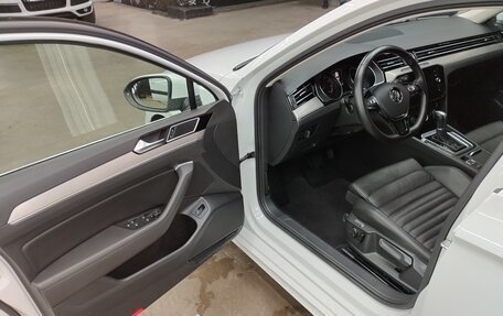 Volkswagen Passat B8 рестайлинг, 2018 год, 2 100 000 рублей, 17 фотография