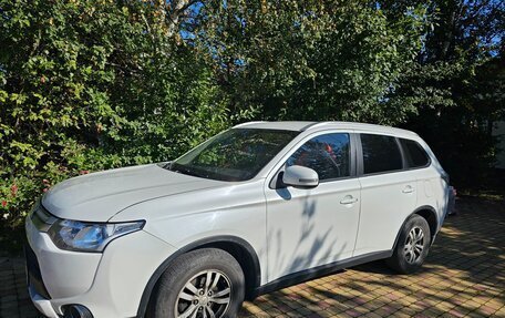 Mitsubishi Outlander III рестайлинг 3, 2014 год, 1 200 000 рублей, 2 фотография