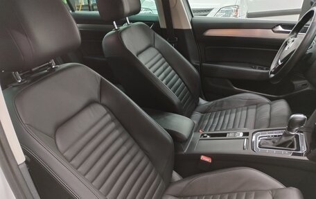 Volkswagen Passat B8 рестайлинг, 2018 год, 2 100 000 рублей, 19 фотография