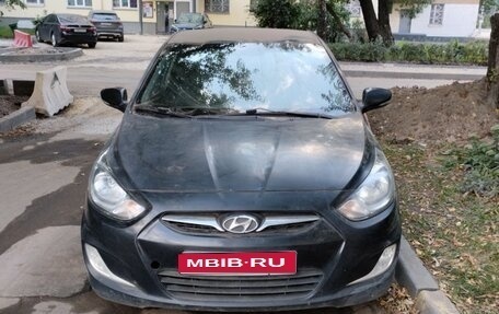 Hyundai Solaris II рестайлинг, 2011 год, 450 000 рублей, 1 фотография