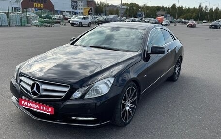 Mercedes-Benz E-Класс, 2011 год, 1 300 000 рублей, 6 фотография