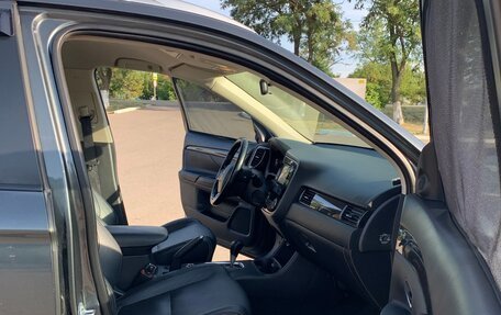Mitsubishi Outlander III рестайлинг 3, 2015 год, 1 890 000 рублей, 3 фотография