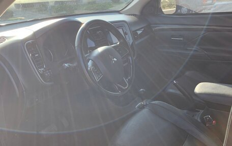 Mitsubishi Outlander III рестайлинг 3, 2015 год, 1 890 000 рублей, 5 фотография