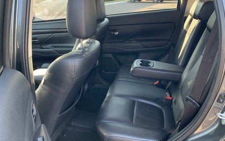 Mitsubishi Outlander III рестайлинг 3, 2015 год, 1 890 000 рублей, 4 фотография