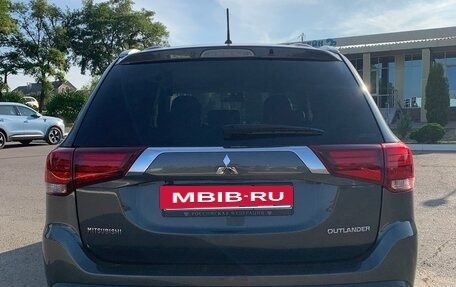 Mitsubishi Outlander III рестайлинг 3, 2015 год, 1 890 000 рублей, 8 фотография