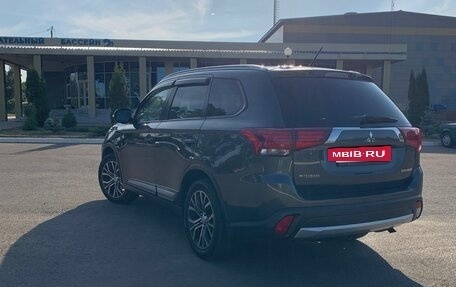 Mitsubishi Outlander III рестайлинг 3, 2015 год, 1 890 000 рублей, 9 фотография