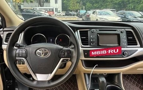 Toyota Highlander III, 2021 год, 2 120 000 рублей, 10 фотография