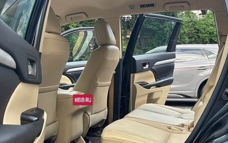 Toyota Highlander III, 2021 год, 2 120 000 рублей, 13 фотография