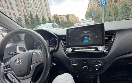 Hyundai Solaris II рестайлинг, 2019 год, 950 000 рублей, 1 фотография