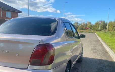 Toyota Platz, 2001 год, 248 000 рублей, 4 фотография