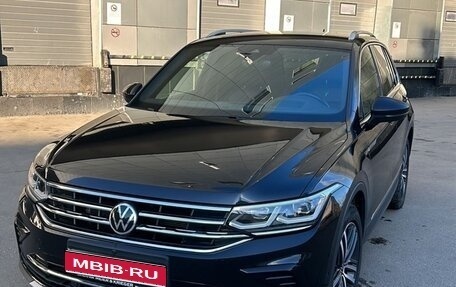 Volkswagen Tiguan II, 2020 год, 3 950 000 рублей, 1 фотография