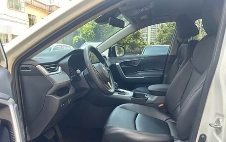 Toyota RAV4, 2021 год, 1 976 000 рублей, 7 фотография