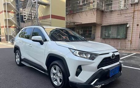 Toyota RAV4, 2021 год, 1 976 000 рублей, 3 фотография