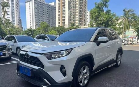 Toyota RAV4, 2021 год, 1 976 000 рублей, 2 фотография