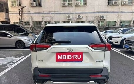Toyota RAV4, 2021 год, 1 976 000 рублей, 5 фотография