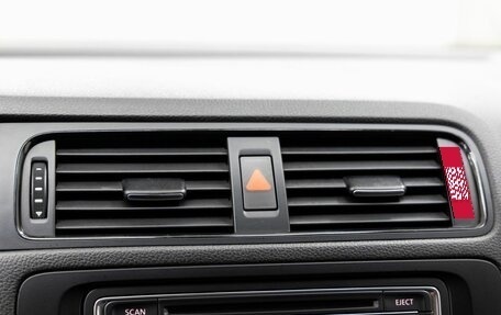 Volkswagen Jetta VI, 2011 год, 1 098 000 рублей, 18 фотография