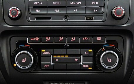 Volkswagen Jetta VI, 2011 год, 1 098 000 рублей, 20 фотография