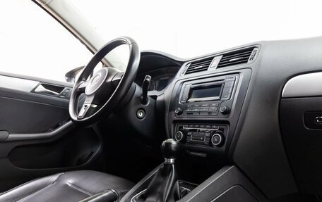 Volkswagen Jetta VI, 2011 год, 1 098 000 рублей, 28 фотография