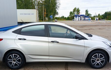 Hyundai Solaris II рестайлинг, 2011 год, 680 000 рублей, 4 фотография