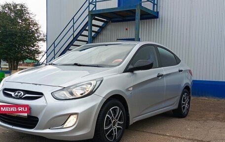 Hyundai Solaris II рестайлинг, 2011 год, 680 000 рублей, 2 фотография